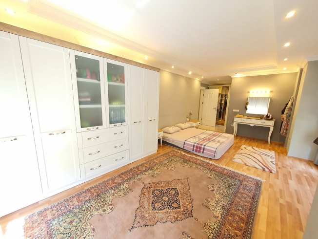 Spacious 4+1 Apartment in Central Oba with Mountain View, Citizenship Eligible