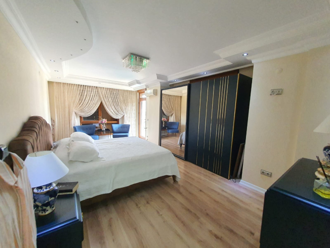 Spacious 300 m² Furnished Apartment with Pool & Garden in the Heart of Oba