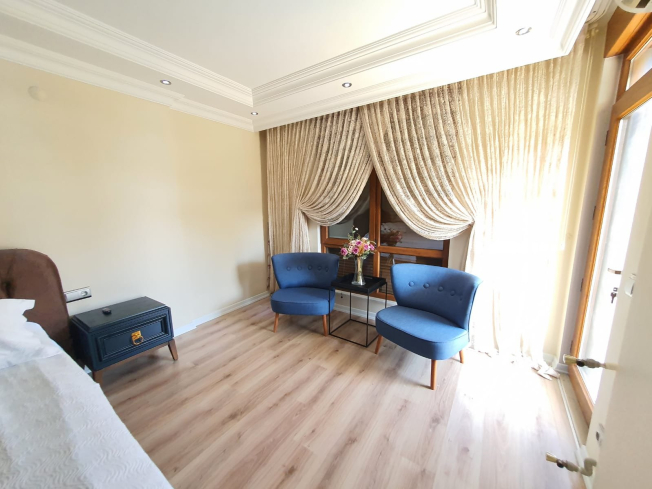 Spacious 300 m² Furnished Apartment with Pool & Garden in the Heart of Oba