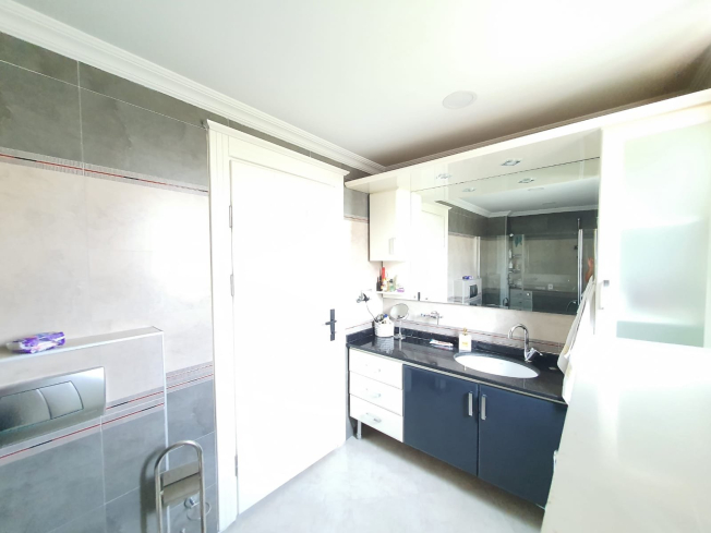 Spacious 300 m² Furnished Apartment with Pool & Garden in the Heart of Oba