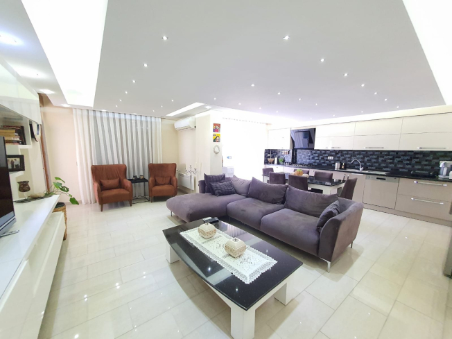 Spacious 300 m² Furnished Apartment with Pool & Garden in the Heart of Oba