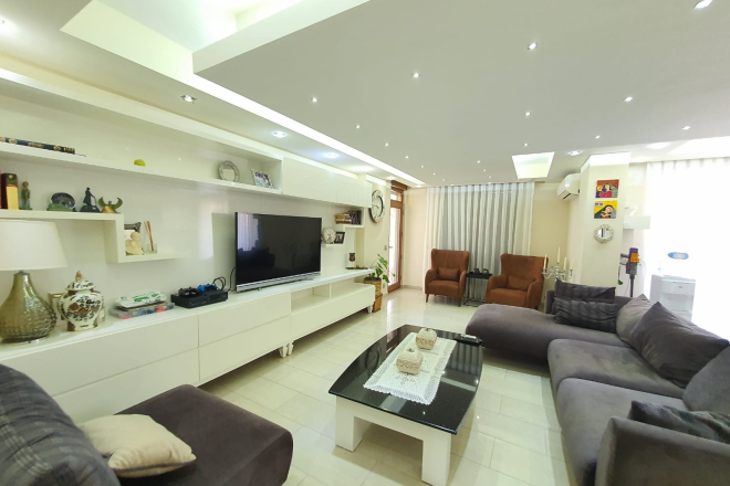 Spacious 300 m² Furnished Apartment with Pool & Garden in the Heart of Oba