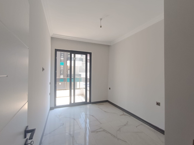 Brand-New Apartment with High-Quality Finishing and Rich Facilities at an Attractive Price!