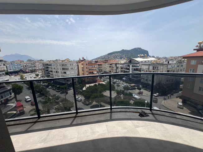 Stylish 1+1 Apartment with Castle and City View in the Heart of Alanya