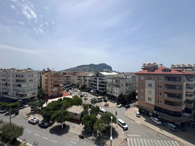 Stylish 1+1 Apartment with Castle and City View in the Heart of Alanya
