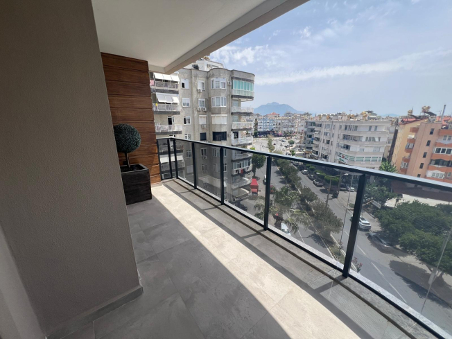 Stylish 1+1 Apartment with Castle and City View in the Heart of Alanya