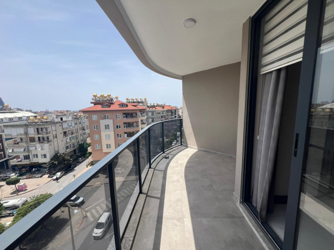 Stylish 1+1 Apartment with Castle and City View in the Heart of Alanya