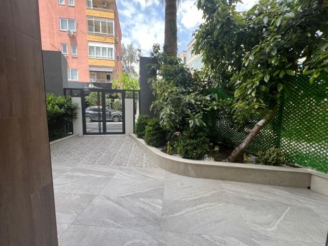 Stylish 1+1 Apartment with Castle and City View in the Heart of Alanya