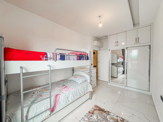 Spacious 2+1 Apartment Close to the Sea in Kargicak — Fully Furnished with Sea View!