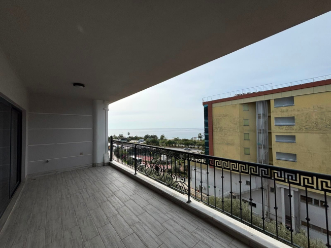 Luxury 3+1 Penthouse in Kargicak — 100 m to the sea, eligible for citizenship