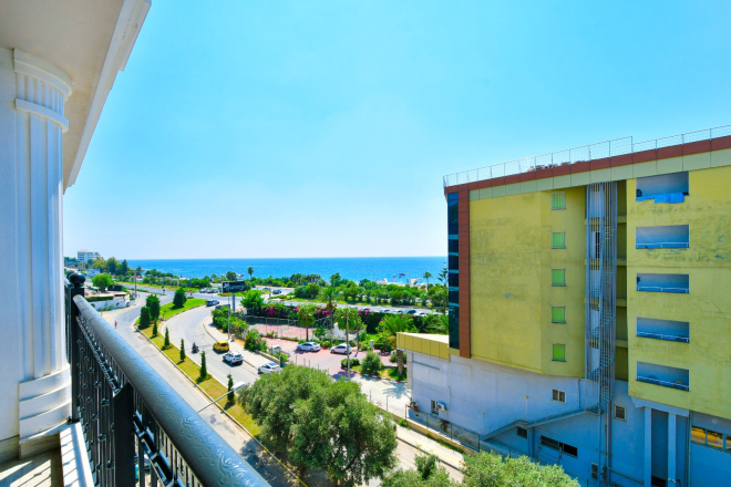 Luxury 3+1 Penthouse in Kargicak — 100 m to the sea, eligible for citizenship