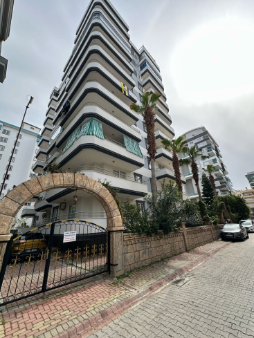 Fully Furnished 2+1 Apartment in Mahmutlar — Close to the Sea and Pool