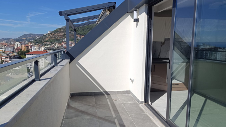 Modern 2+1 Penthouse with Sea and Castle View in Royal Towers, Cleopatra Beach