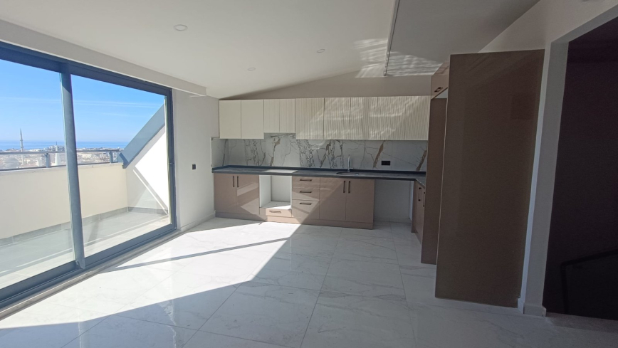 Modern 2+1 Penthouse with Sea and Castle View in Royal Towers, Cleopatra Beach