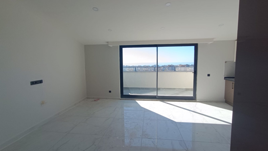 Modern 2+1 Penthouse with Sea and Castle View in Royal Towers, Cleopatra Beach