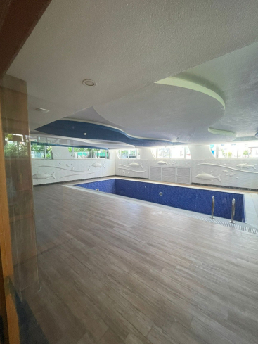 Fully furnished 1+1 in Alanya center — residence permit eligible, 600 m from the sea