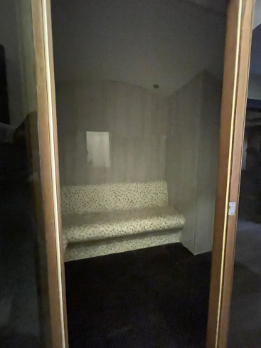 Fully furnished 1+1 in Alanya center — residence permit eligible, 600 m from the sea