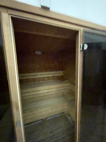 Fully furnished 1+1 in Alanya center — residence permit eligible, 600 m from the sea