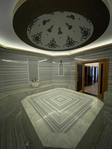 Fully furnished 1+1 in Alanya center — residence permit eligible, 600 m from the sea