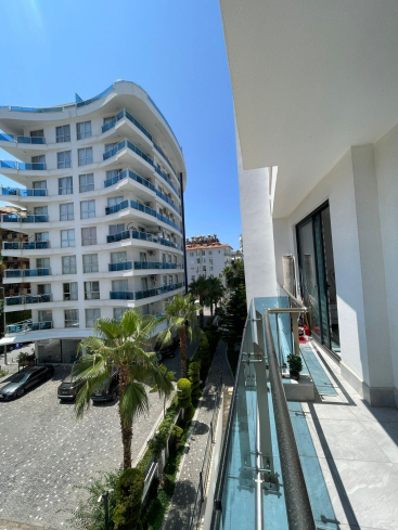 Fully furnished 1+1 in Alanya center — residence permit eligible, 600 m from the sea