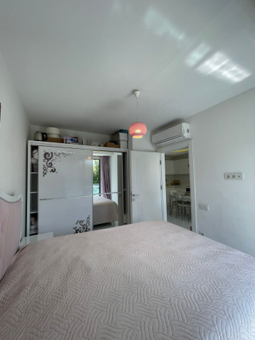 Fully furnished 1+1 in Alanya center — residence permit eligible, 600 m from the sea