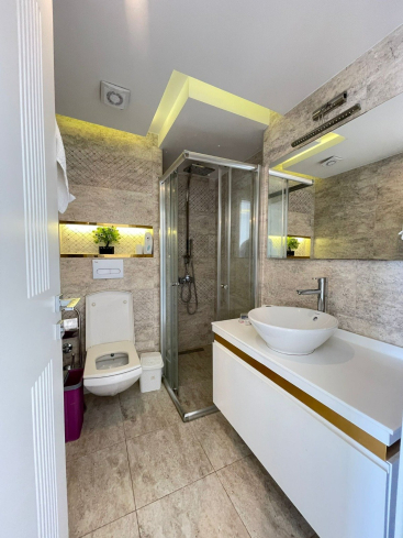 Fully furnished 1+1 in Alanya center — residence permit eligible, 600 m from the sea