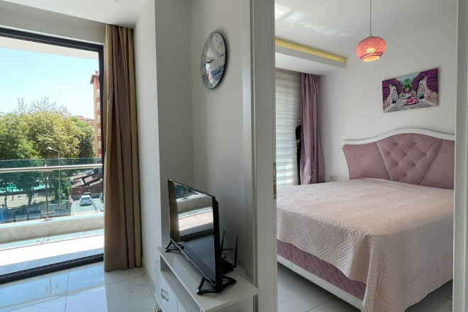 Fully furnished 1+1 in Alanya center — residence permit eligible, 600 m from the sea