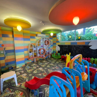 Fully furnished 1+1 in Alanya center — residence permit eligible, 600 m from the sea