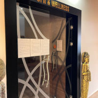 Fully furnished 1+1 in Alanya center — residence permit eligible, 600 m from the sea