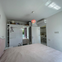 Fully furnished 1+1 in Alanya center — residence permit eligible, 600 m from the sea