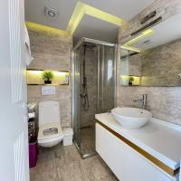 Fully furnished 1+1 in Alanya center — residence permit eligible, 600 m from the sea