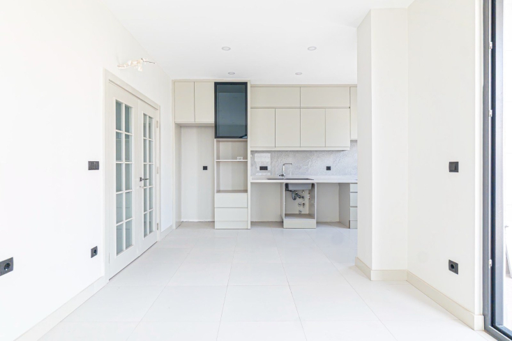 Modern 1+1 near Cleopatra Beach — new build with pool