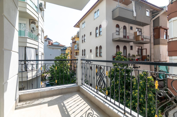 Modern 1+1 near Cleopatra Beach — new build with pool