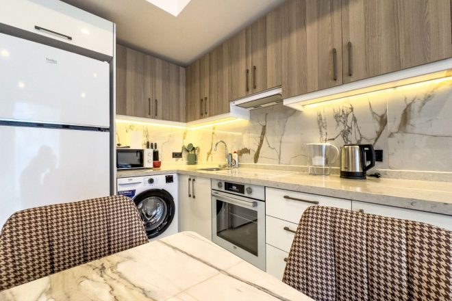 Modern furnished 1+1 apartment in the Cleopatra area — ideal for living & rental