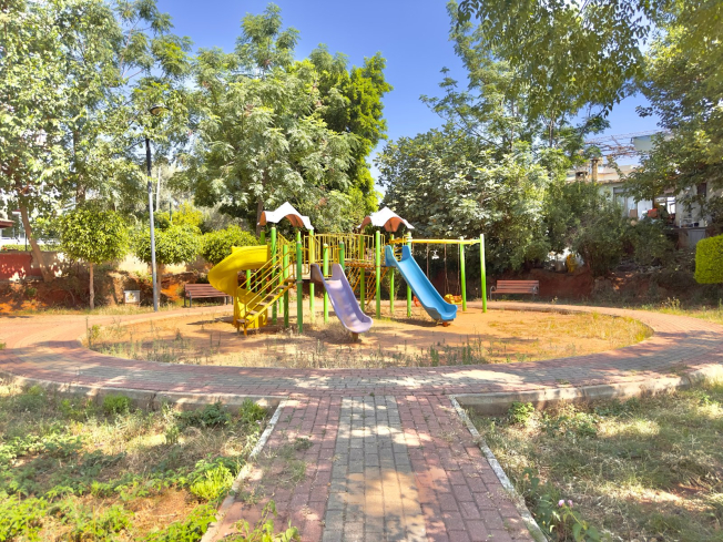 Bright and Spacious 2+1 Apartment in Tosmur Just 500 m from the Sea