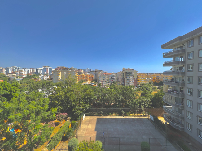 Bright and Spacious 2+1 Apartment in Tosmur Just 500 m from the Sea