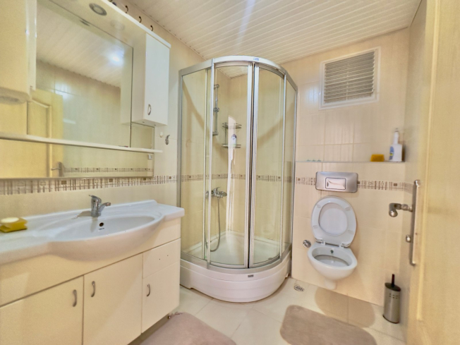 Bright and Spacious 2+1 Apartment in Tosmur Just 500 m from the Sea