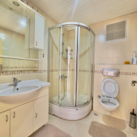 Bright and Spacious 2+1 Apartment in Tosmur Just 500 m from the Sea