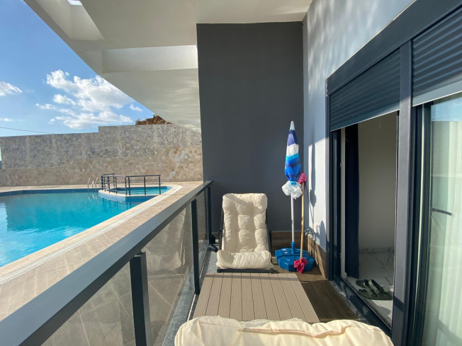 Modern 2+1 Apartment with Private Garden and Direct Pool Access in Demirtaş