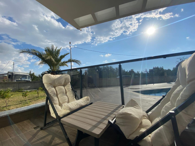 Modern 2+1 Apartment with Private Garden and Direct Pool Access in Demirtaş