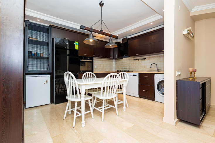 Modern 2+1 Apartment with Designer Interior, 800 m from the Sea in Tosmur