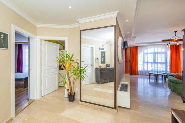 Modern 2+1 Apartment with Designer Interior, 800 m from the Sea in Tosmur