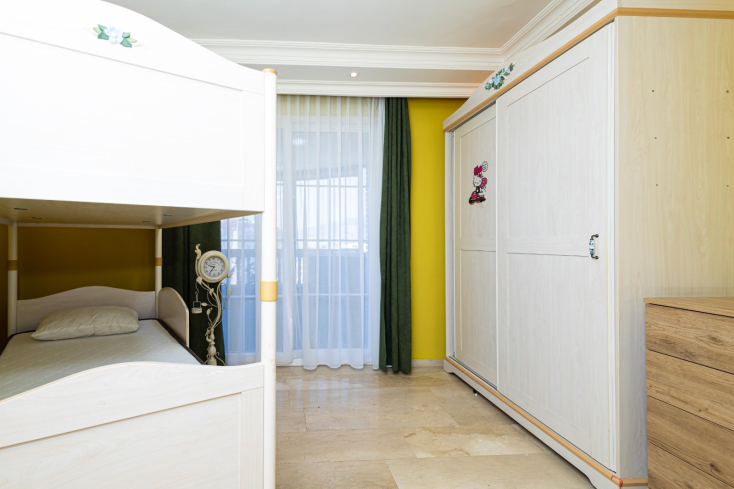 Modern 2+1 Apartment with Designer Interior, 800 m from the Sea in Tosmur