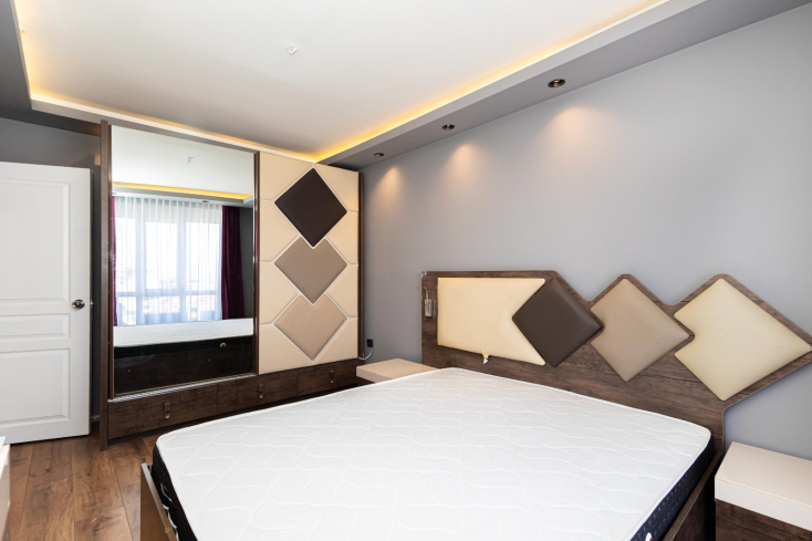 Modern 2+1 Apartment with Designer Interior, 800 m from the Sea in Tosmur