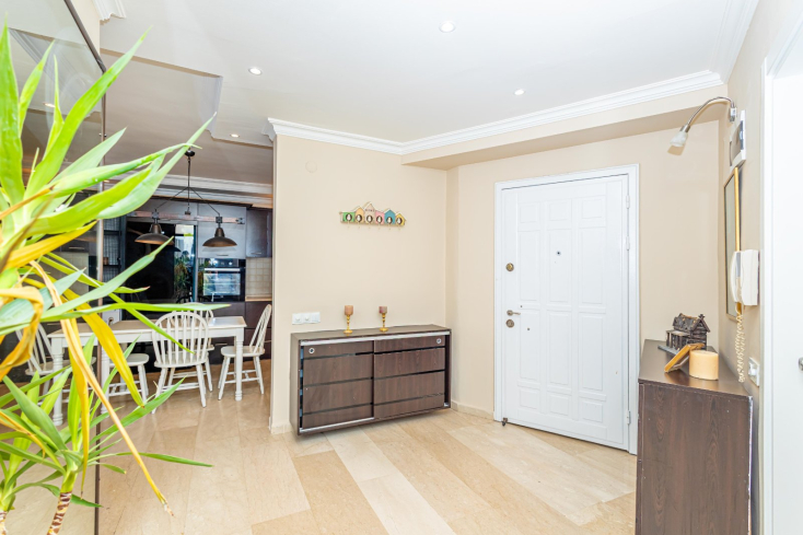 Modern 2+1 Apartment with Designer Interior, 800 m from the Sea in Tosmur