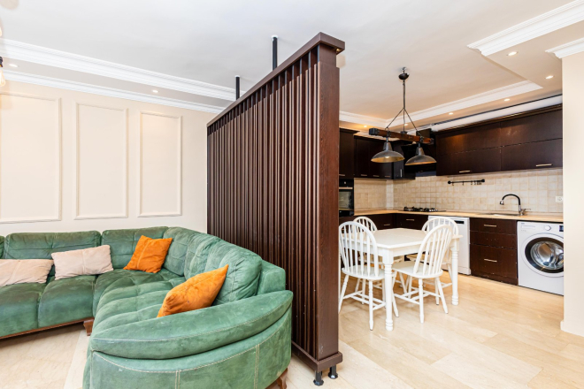 Modern 2+1 Apartment with Designer Interior, 800 m from the Sea in Tosmur