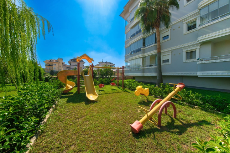 Modern 2+1 Apartment in Oba Crown — 500 m to the Sea & Eligible for Residence Permit