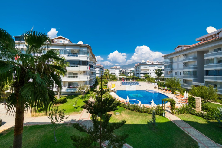 Modern 2+1 Apartment in Oba Crown — 500 m to the Sea & Eligible for Residence Permit