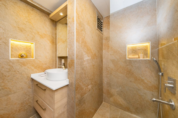 Modern 2+1 Apartment in Oba Crown — 500 m to the Sea & Eligible for Residence Permit