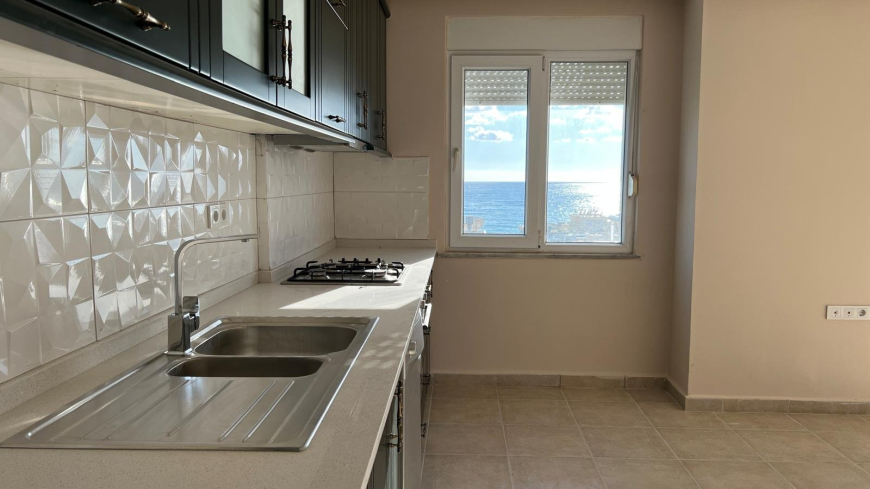 Spacious 2+1 Apartment with Panoramic Sea View in Mahmutlar — 140 m²